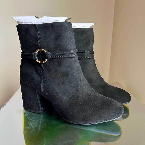 Ring Hardware Chunky Heel Boots - Picture 5 of 9